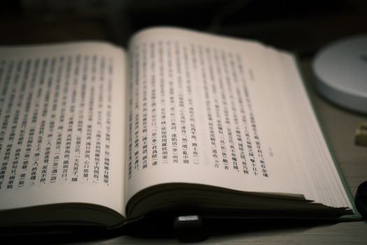 想买正版古籍？靠谱实体与电子购买渠道全指南